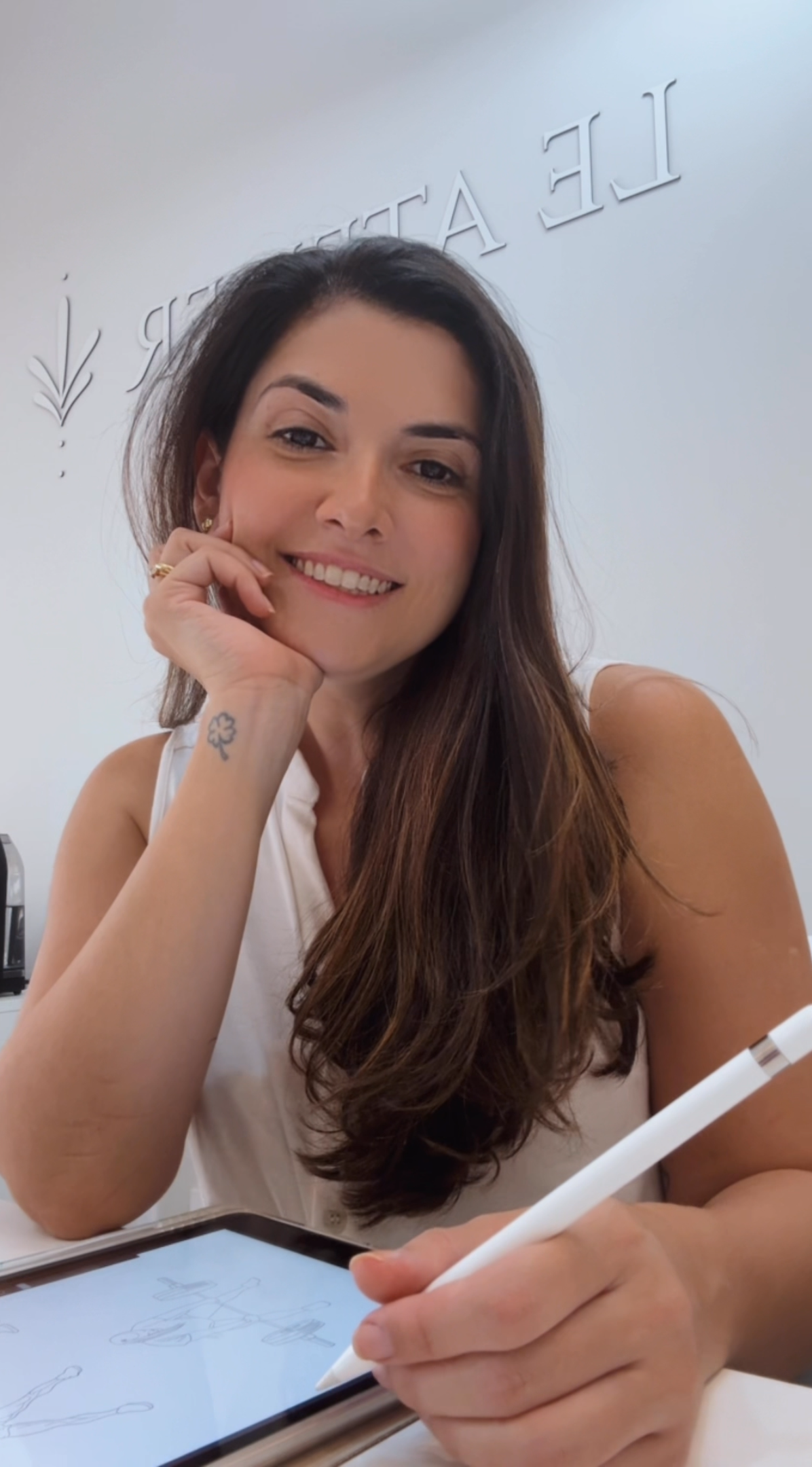 tatuadora de tatuagem de traço fino em Sertãozinho